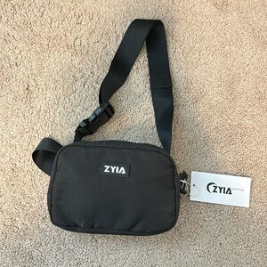 ZYIA ACTIVE ALL BLACK FANNY PACK